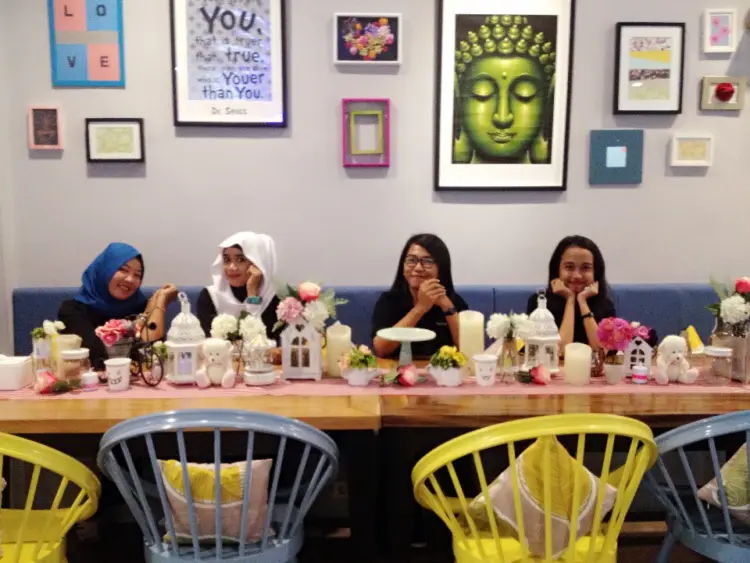 The Magnolia Floral Cafe 9