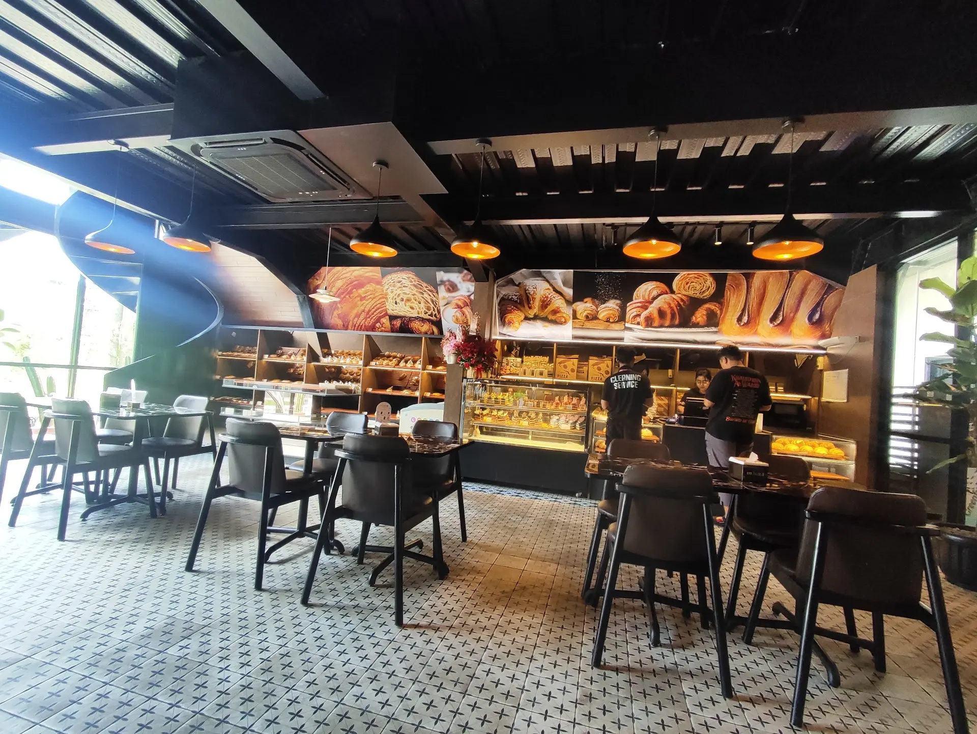 Resto Bandung ini mantap banget! Paket 4 orang bisa kenyangin 10 orang, Presiden aja sampai mampir! 3