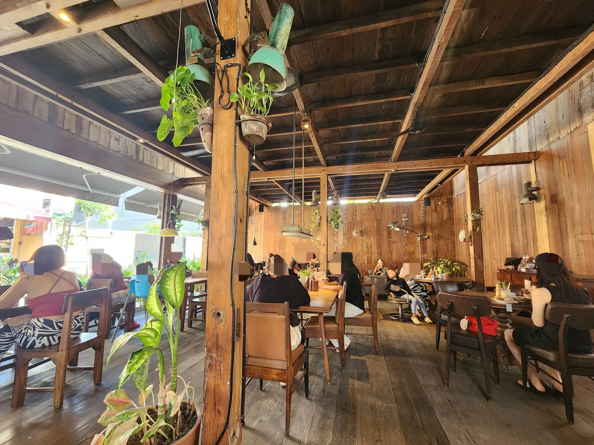 Queue two hours, an afternoon of diarrhea? Canggu's Hottest Gigi Susu: Red and Black 4