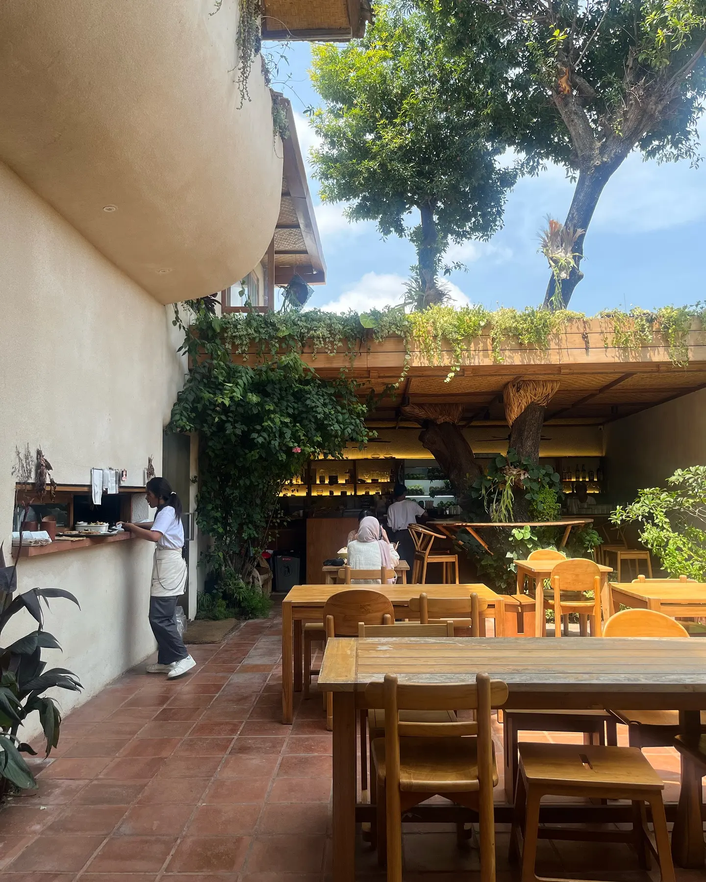 Queue two hours, an afternoon of diarrhea? Canggu's Hottest Gigi Susu: Red and Black 3