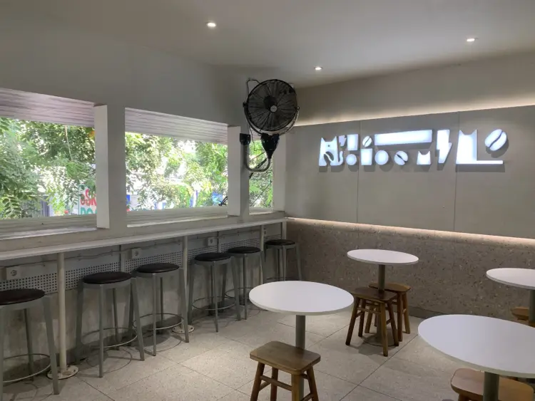 TOMORO COFFEE - Pasar Klender 6