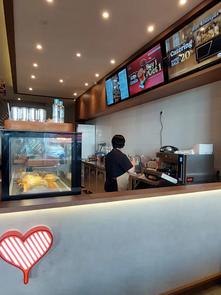 Kopi Kenangan - Ruko Jl. Lahalede Pare Pare 3