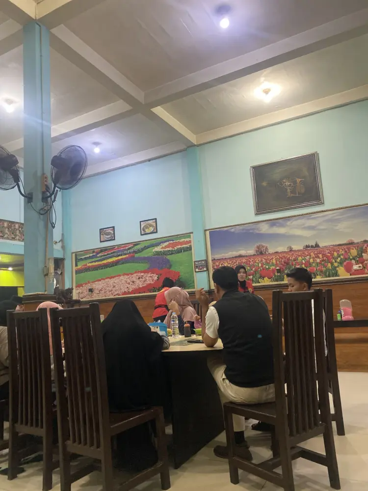 Sea Food & Bakso Trisno 10