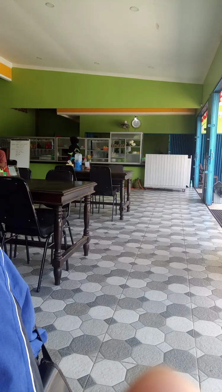 Sea Food & Bakso Trisno 8