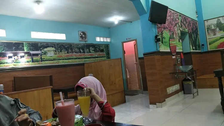 Sea Food & Bakso Trisno 9