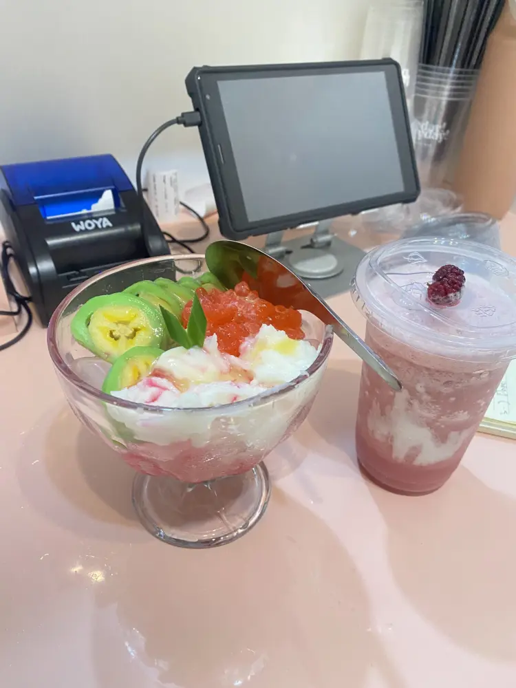 Berryday Dessert & Smoothie Bar 1