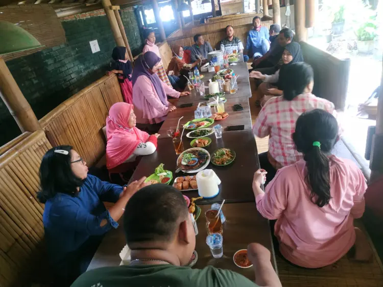 Warung Lesehan Rumadi 9