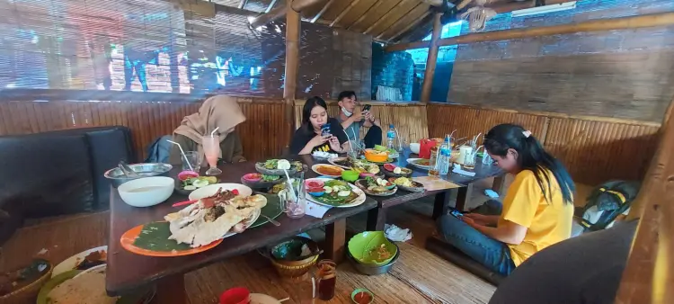 Warung Lesehan Rumadi 7