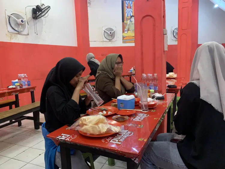 WARKOP AGAM PALEMBANG PLAJU CABANG RADIAL 9