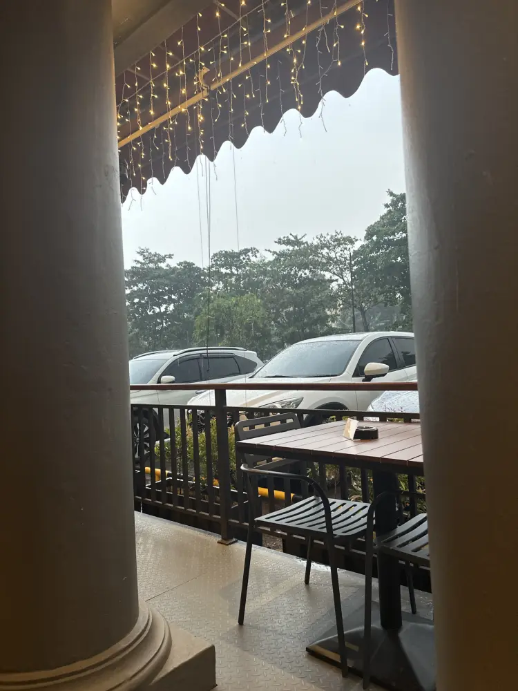 Fuse Cafe and Grill 8