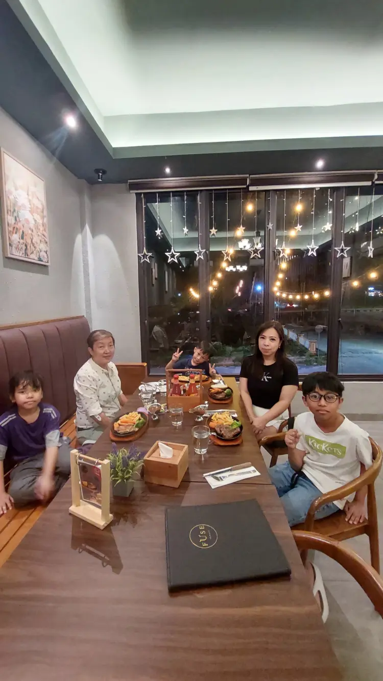 Fuse Cafe and Grill 9