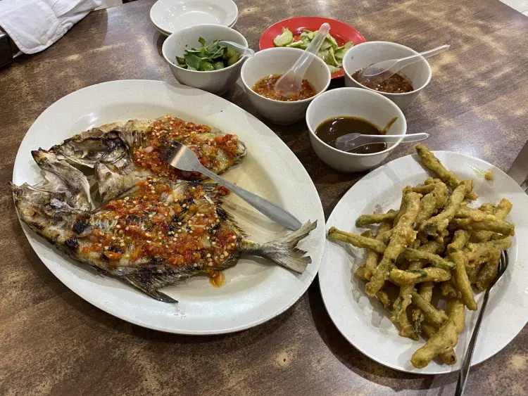 Ujung Pandang Restaurant - Seafood & Grilled Chicken 1