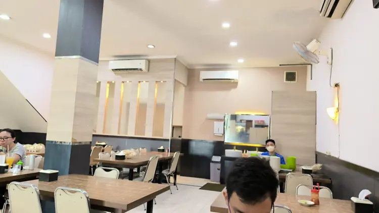 Ujung Pandang Restaurant - Seafood & Grilled Chicken 3