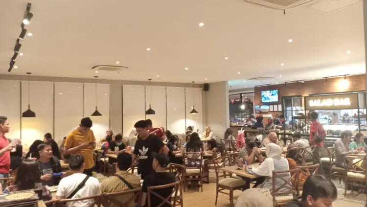 Pizza Hut Restoran 7