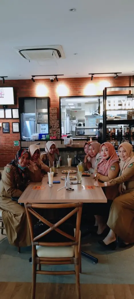 Pizza Hut Restoran 8