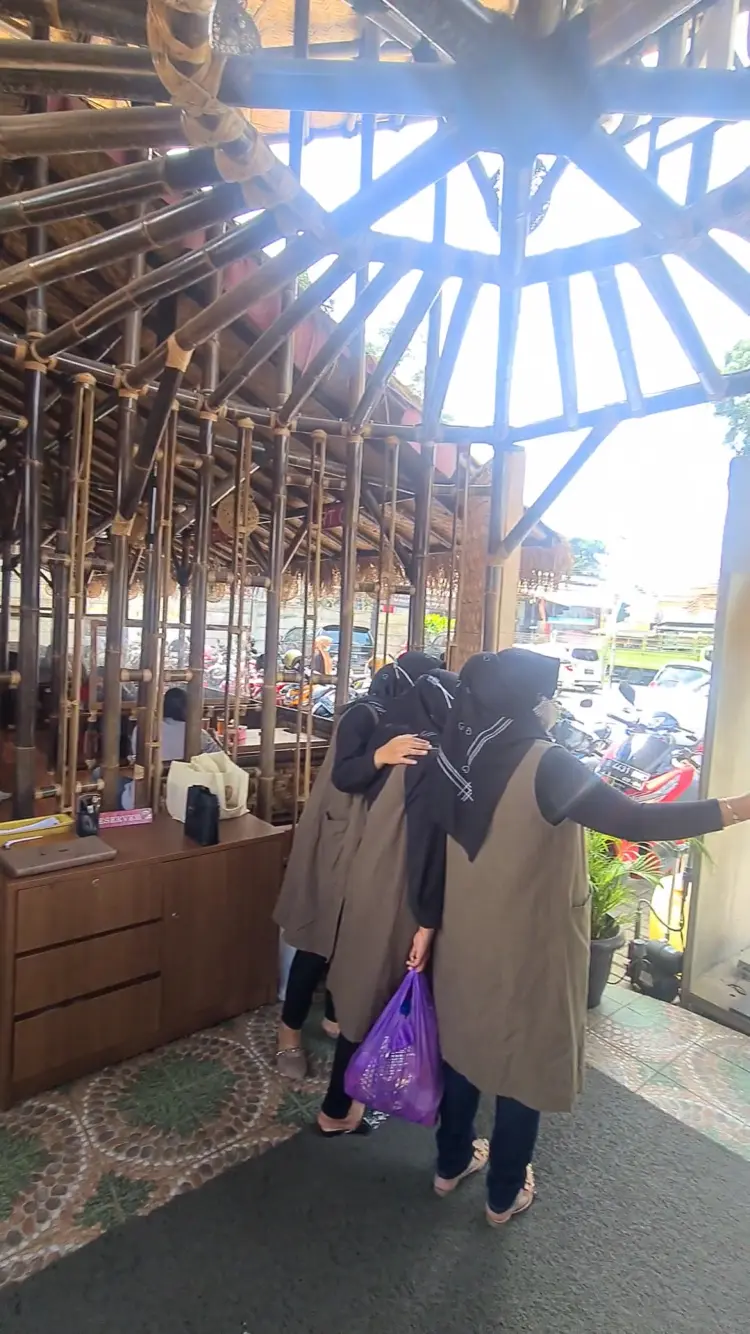 Kampung Kecil Cipondoh 3