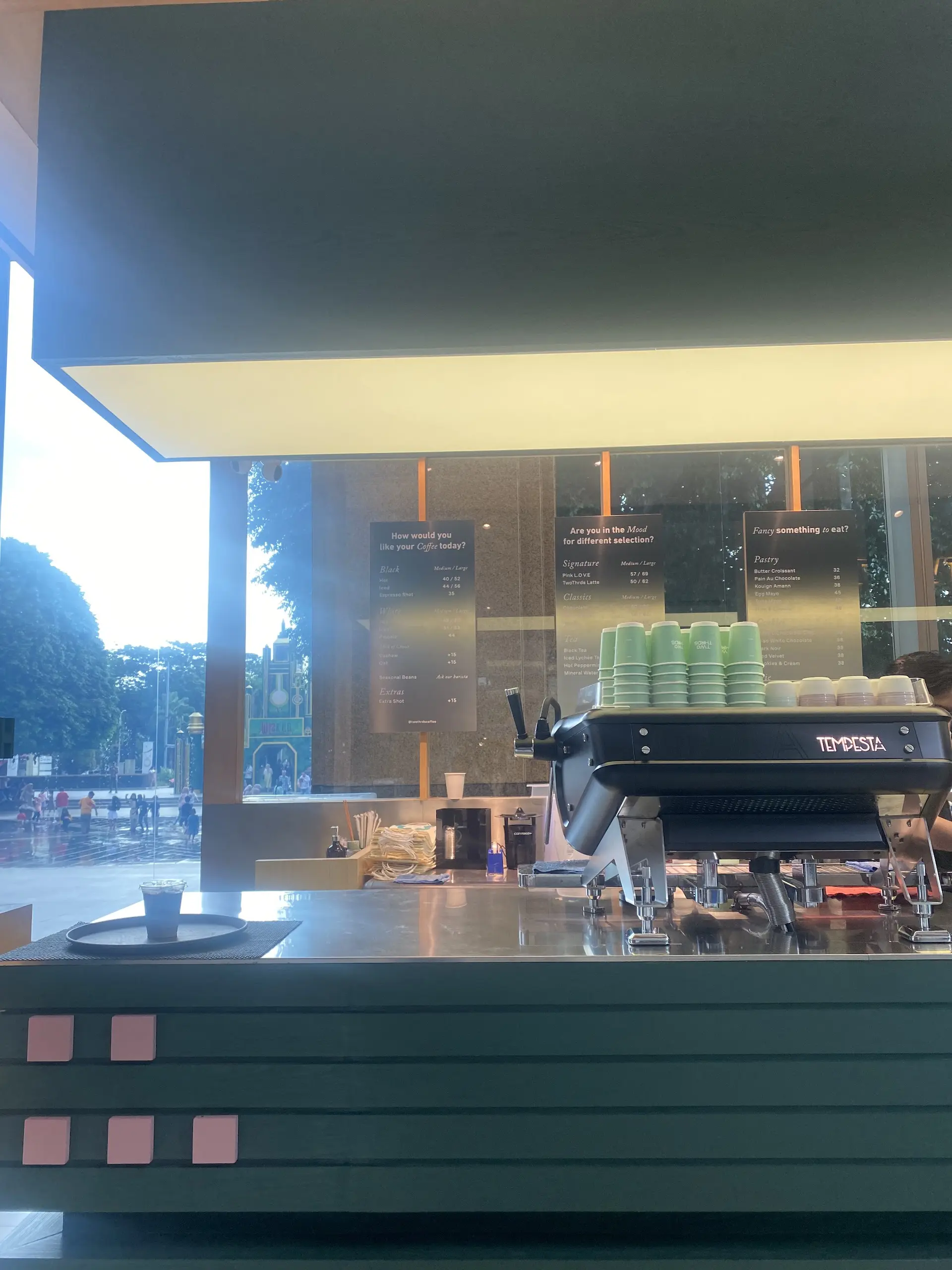 Top-tier equipment with pre-ground coffee? This Jakarta cafe has me utterly confused. 4