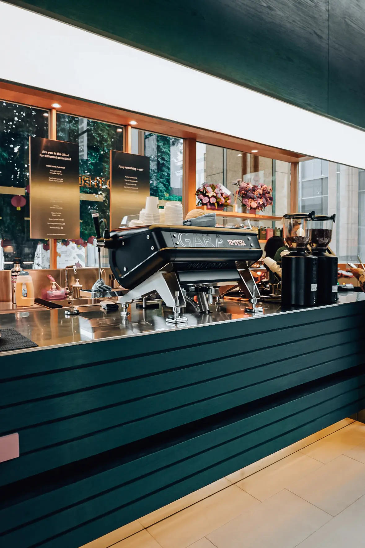 Top-tier equipment with pre-ground coffee? This Jakarta cafe has me utterly confused. 1