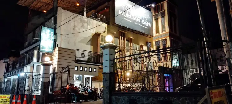 Maxi Brilliant Cafe 1