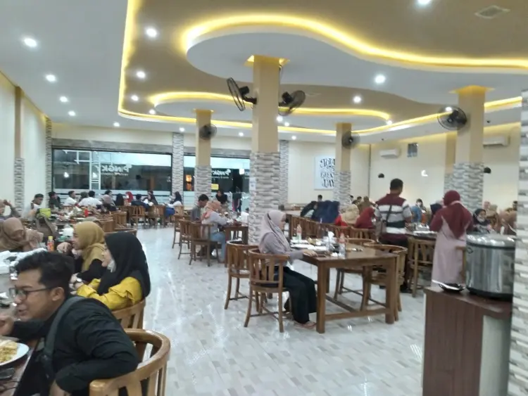 RESTO PINGKY Lamongan 4