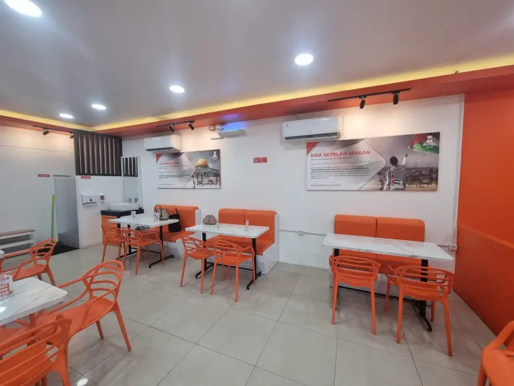 Almaz Fried Chicken Karebosi Makassar 2