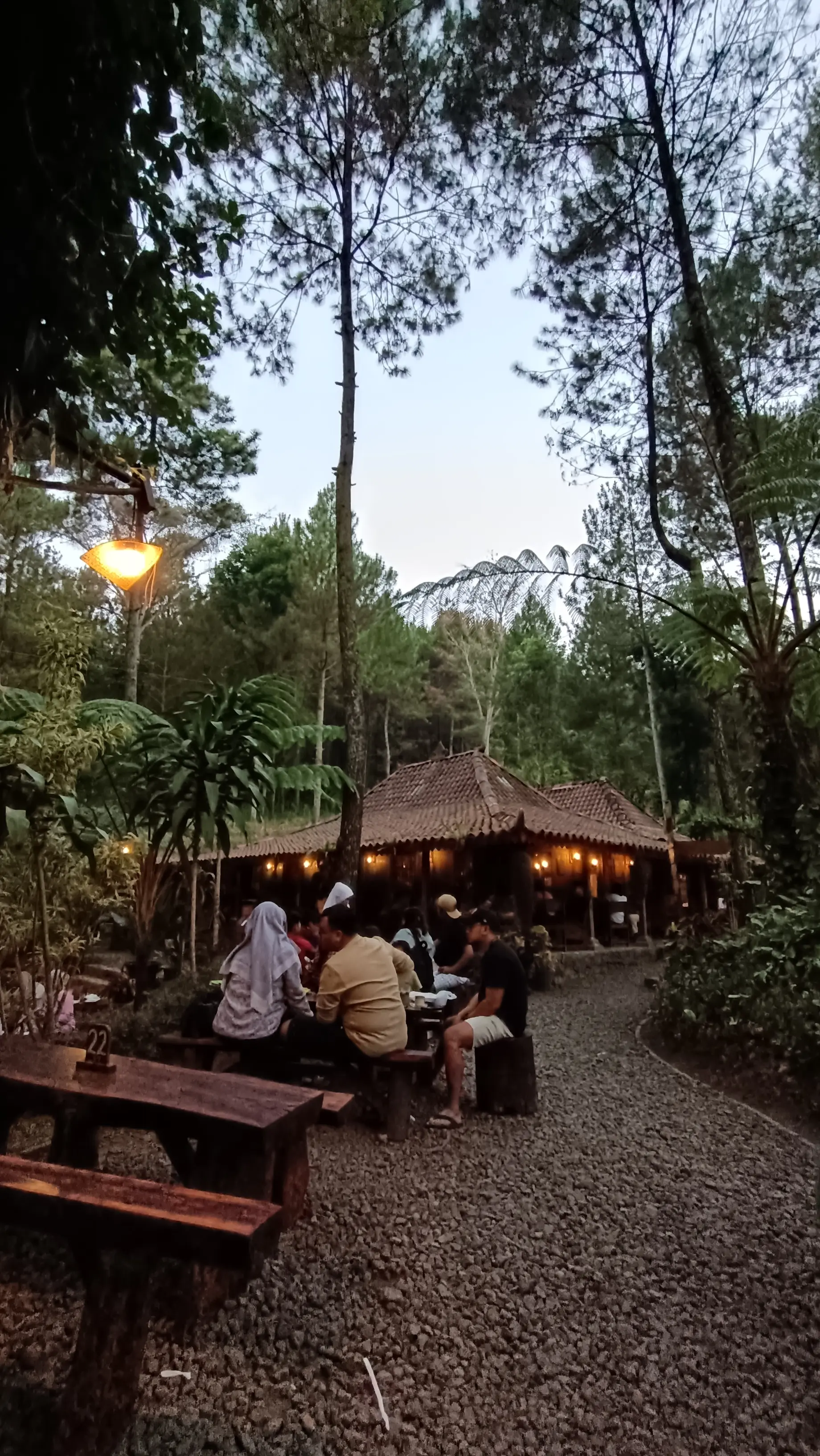 Jalannya bikin emosi! Tapi demi kopi mantap di hutan, gue rela deh 2