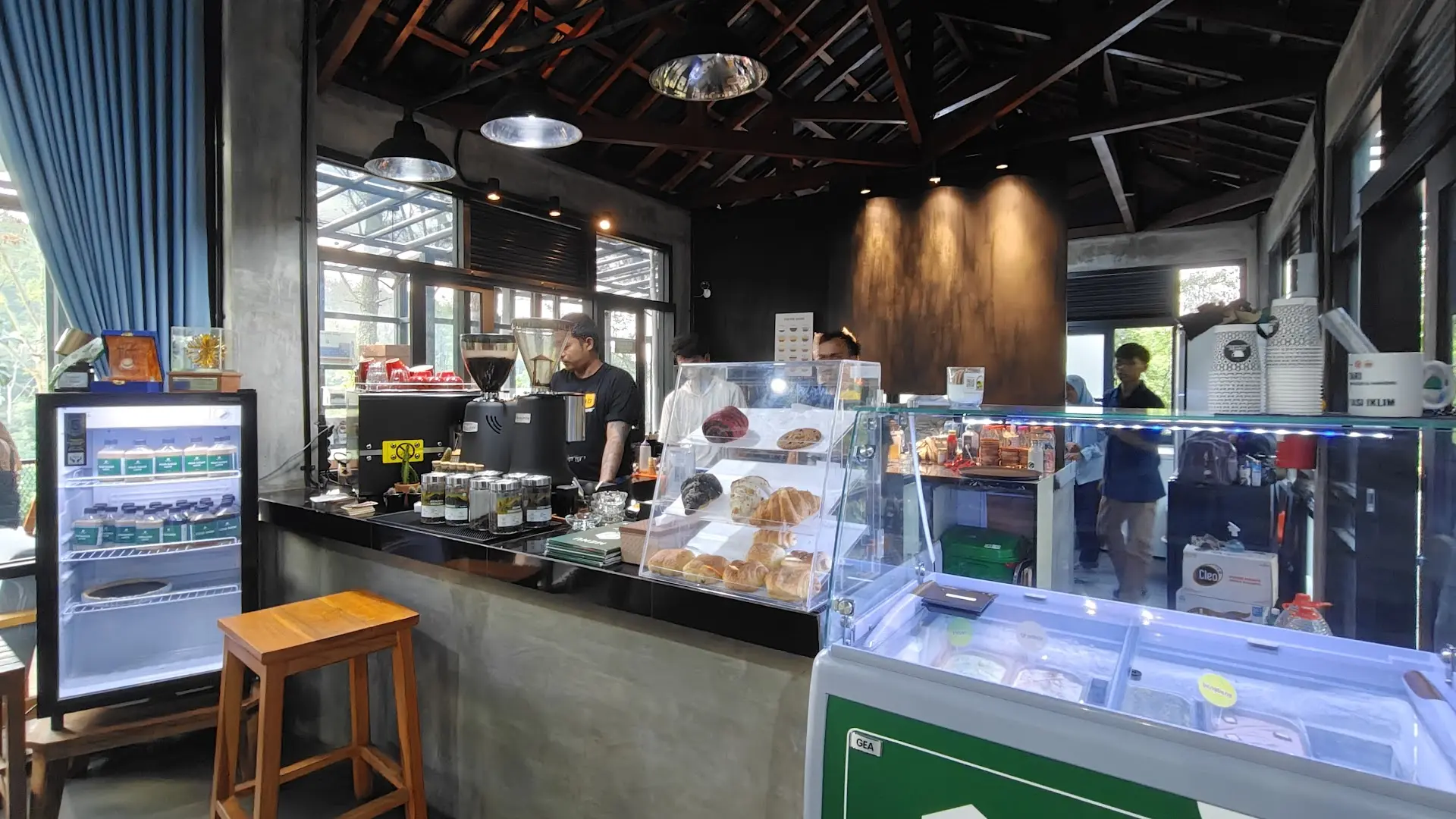 Jalannya bikin emosi! Tapi demi kopi mantap di hutan, gue rela deh 7