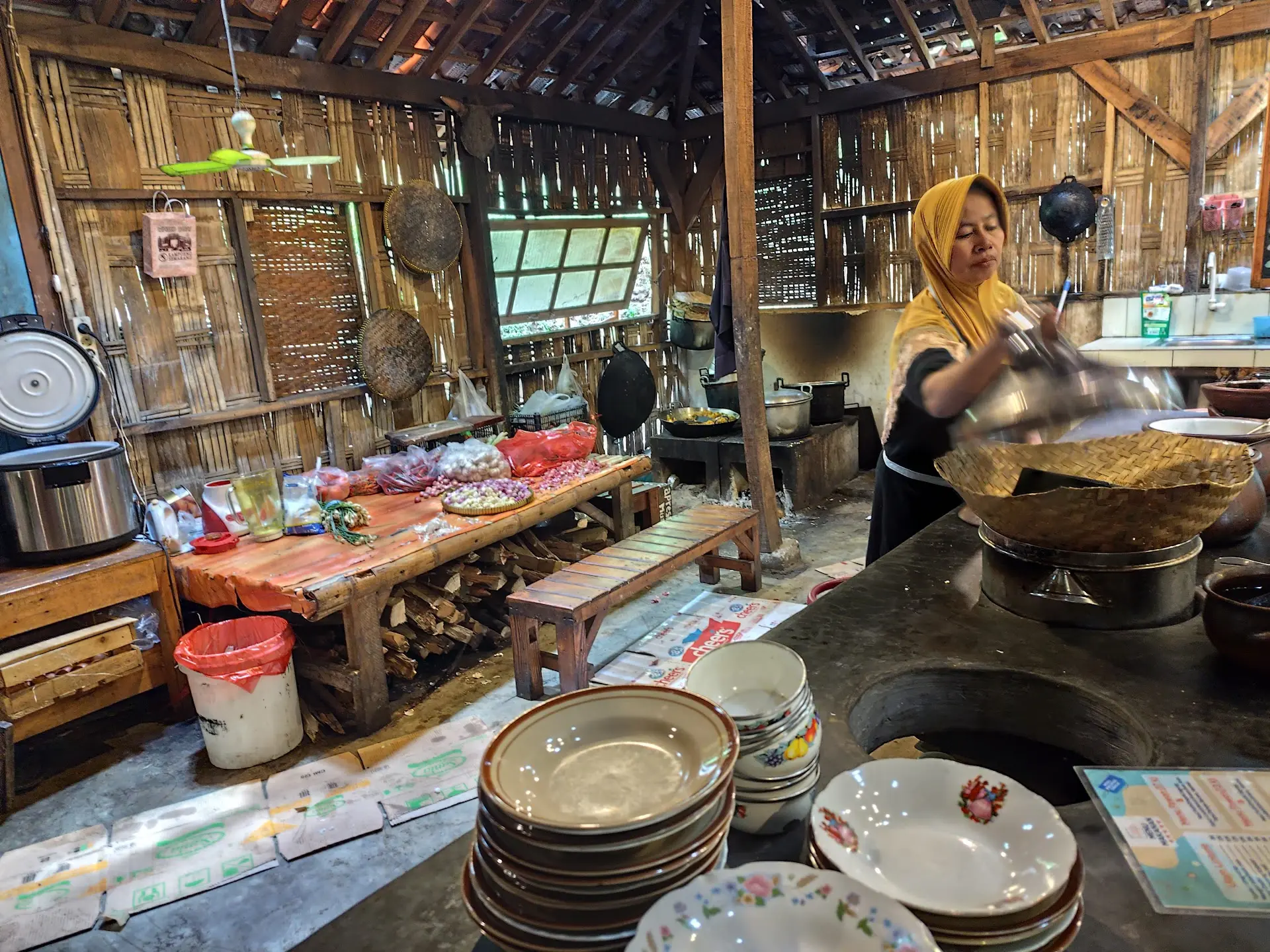 Jalannya bikin emosi! Tapi demi kopi mantap di hutan, gue rela deh 4