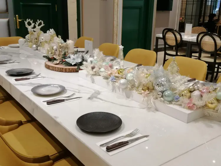 Green Door Kitchen 10