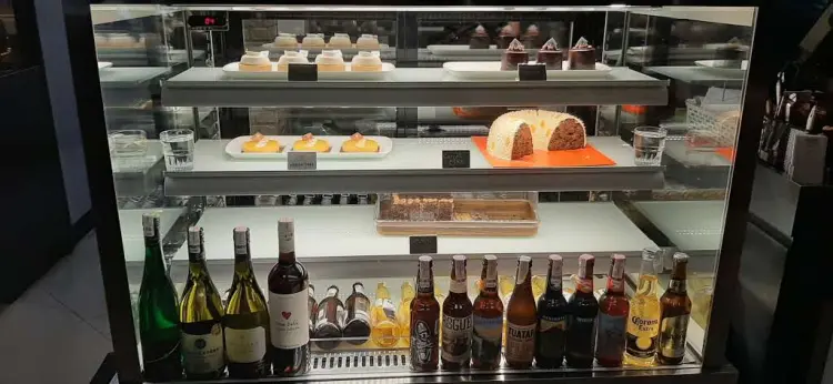 Green Door Kitchen 3