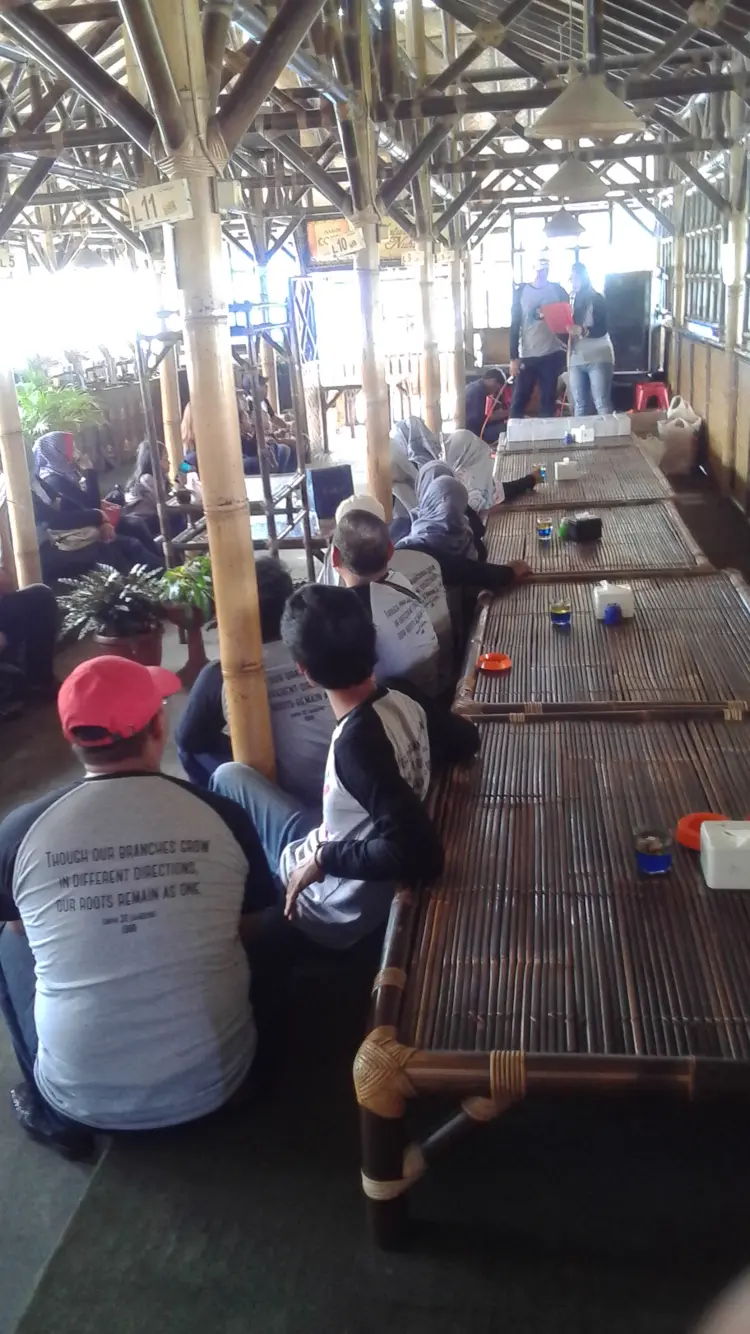 Saung Lesehan Mang Ipik 3