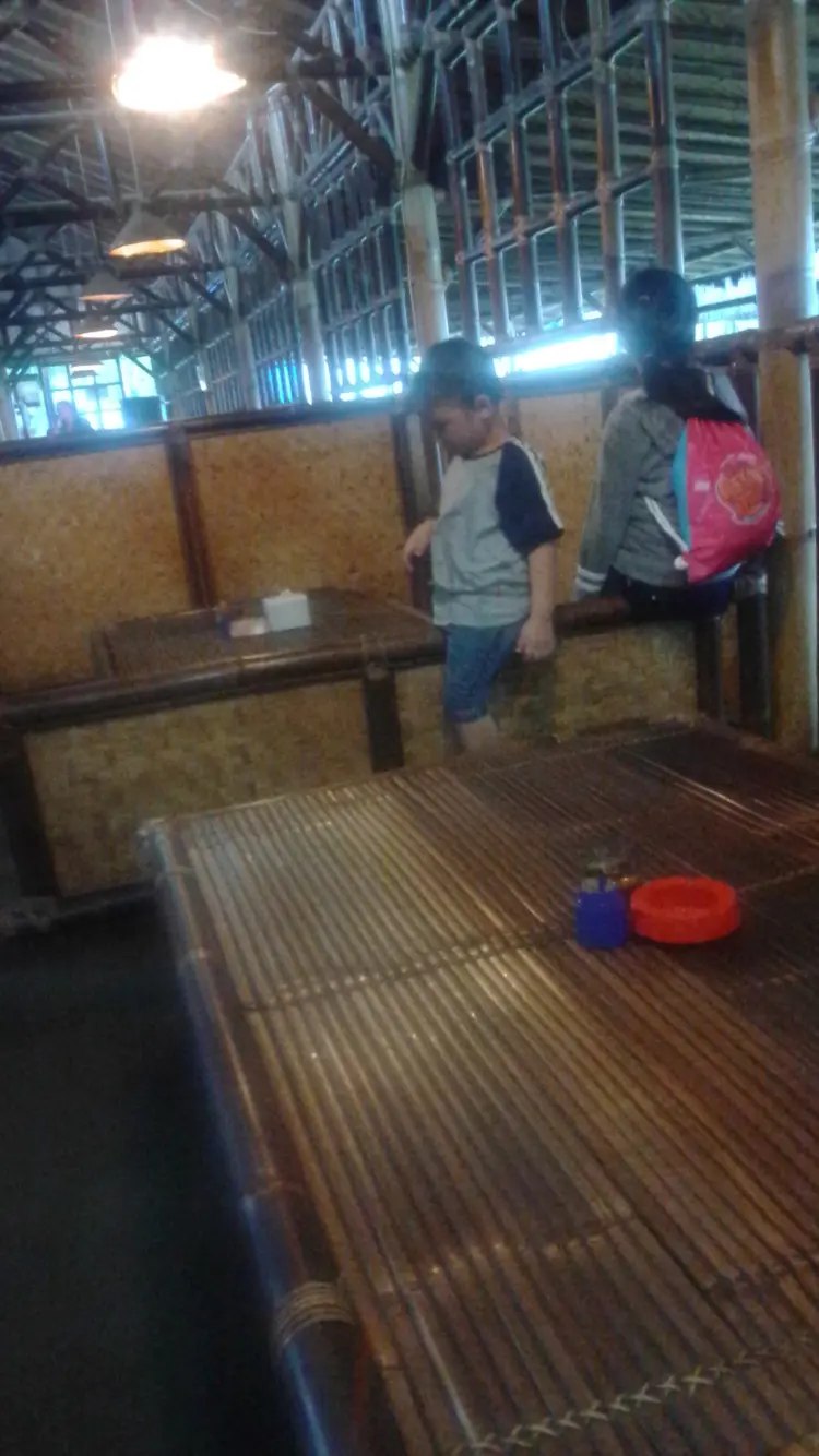 Saung Lesehan Mang Ipik 4