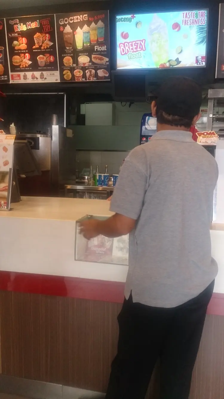 KFC Kaca Puri Tanjung Pinang 3