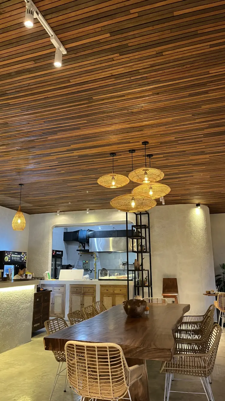 Nais Coffee & Eatery 4