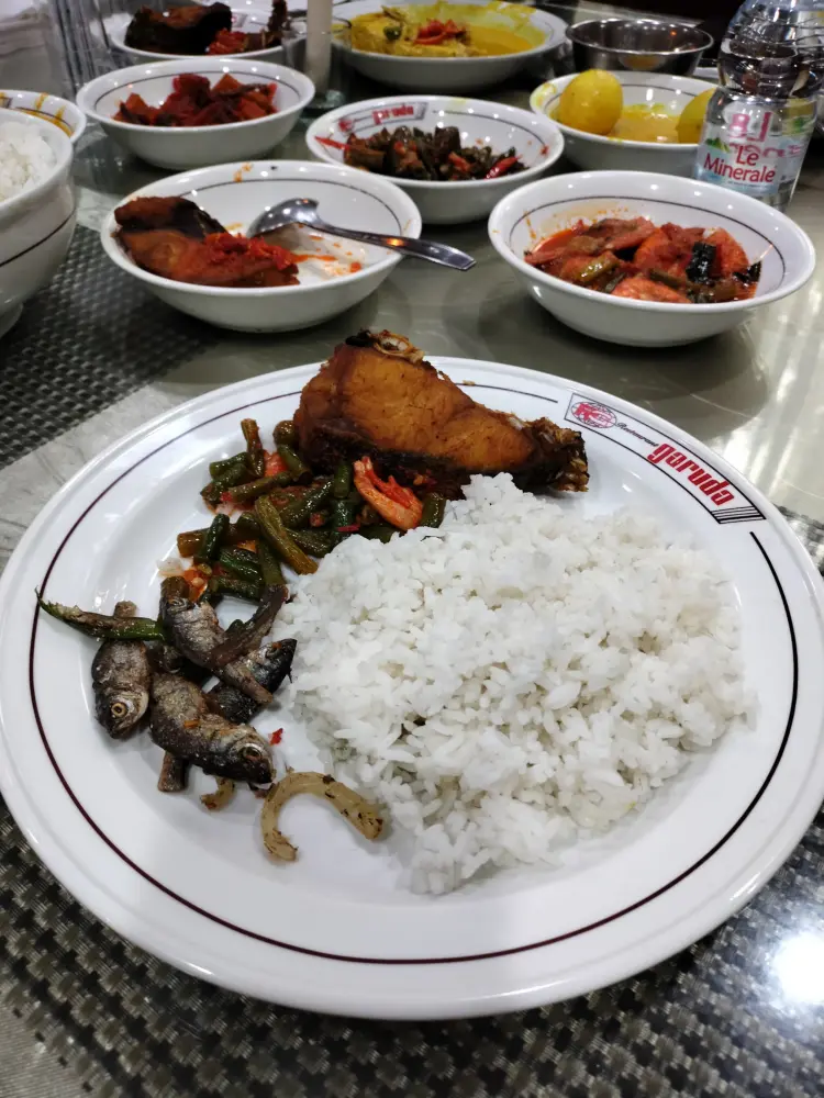 Rumah Makan Garuda 4