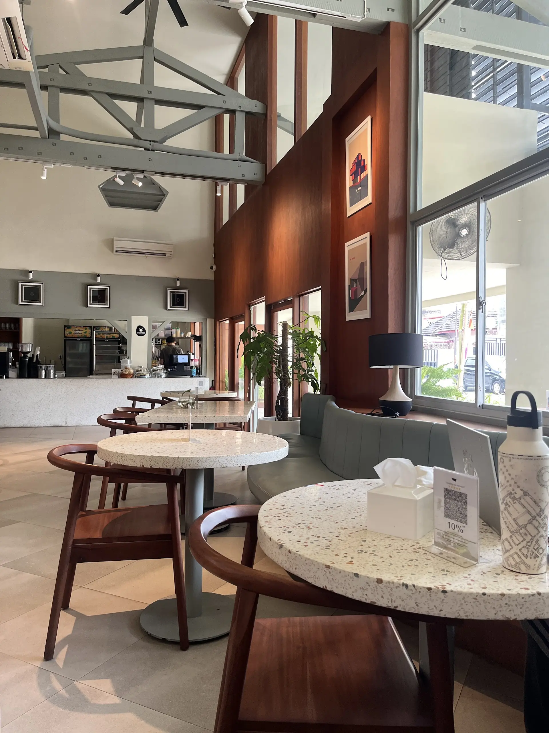 Don't Be Fooled by the 4.9 Rating! The Ordering Formula for this Viral Medan Cafe is Here. 4