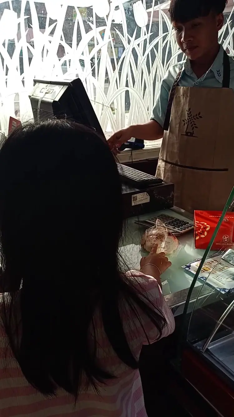 HOLLAND BAKERY NATAR 2