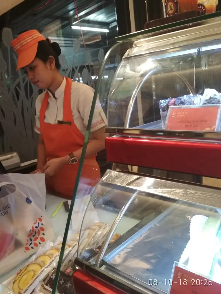 HOLLAND BAKERY NATAR 7