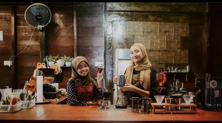 Bukan buat pemula! 🤚 Kedai di Padang ini kiblatnya para sultan kopi. 2