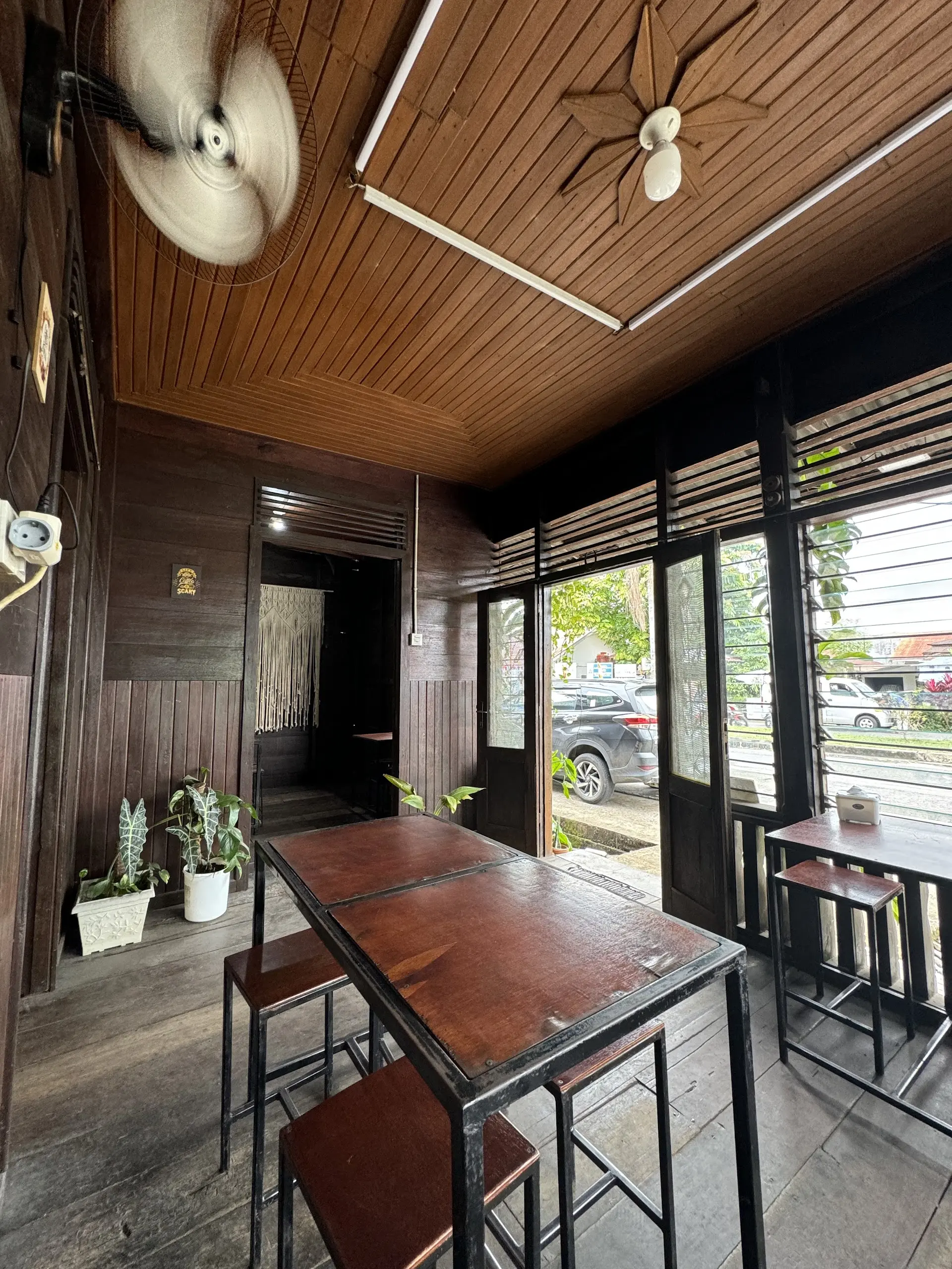 Bukan buat pemula! 🤚 Kedai di Padang ini kiblatnya para sultan kopi. 4
