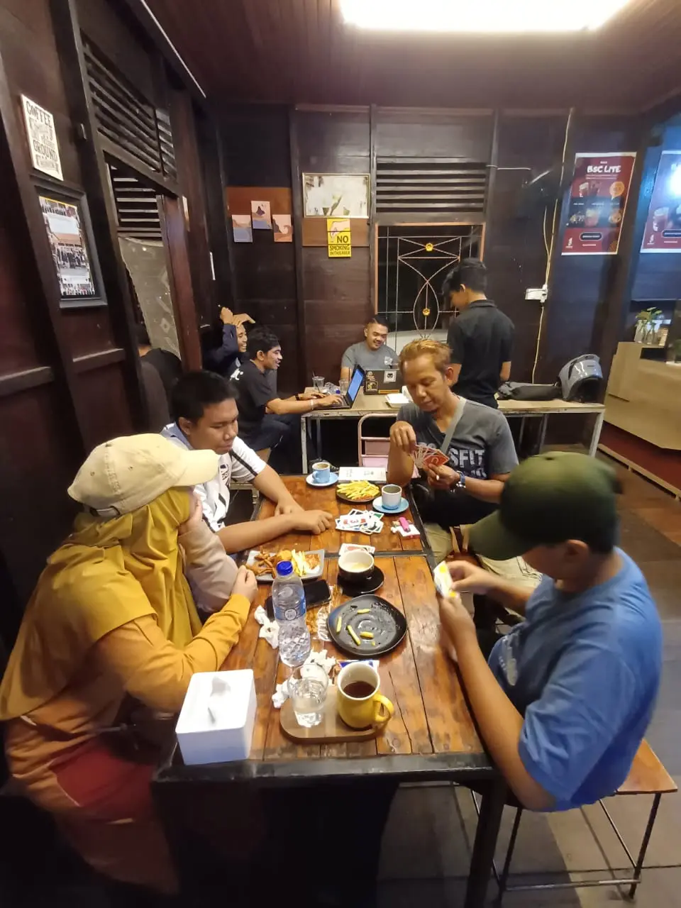 Bukan buat pemula! 🤚 Kedai di Padang ini kiblatnya para sultan kopi. 5