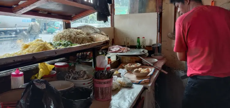 Mie Kocok Baso Sarasa. Pak Atang 2