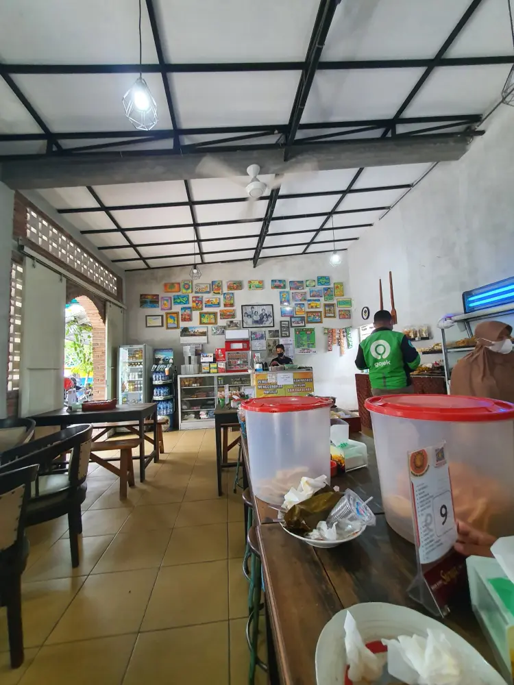 Warung Makan Lawuni 9