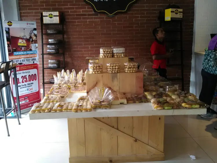 Yussy Akmal Sudirman Oleh - Oleh Khas Lampung 3