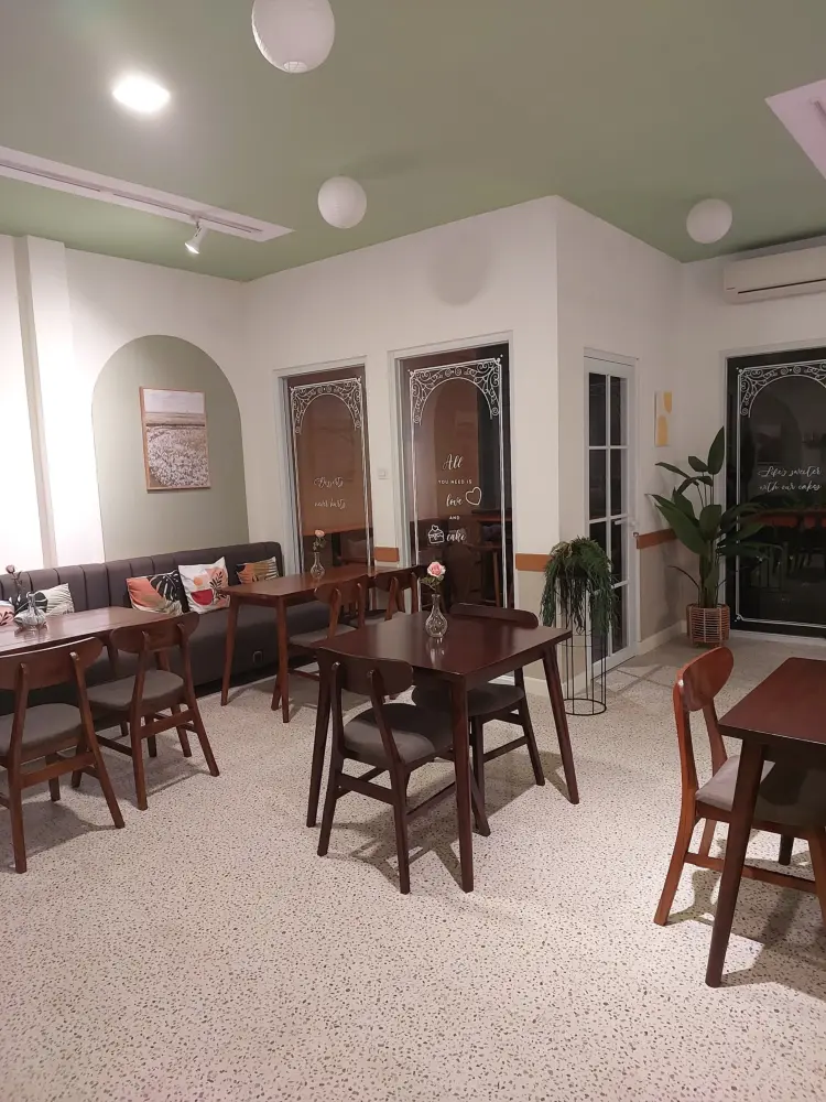 Rise n Roll cake and bakery 5