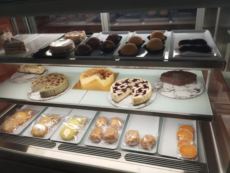 Rise n Roll cake and bakery 10