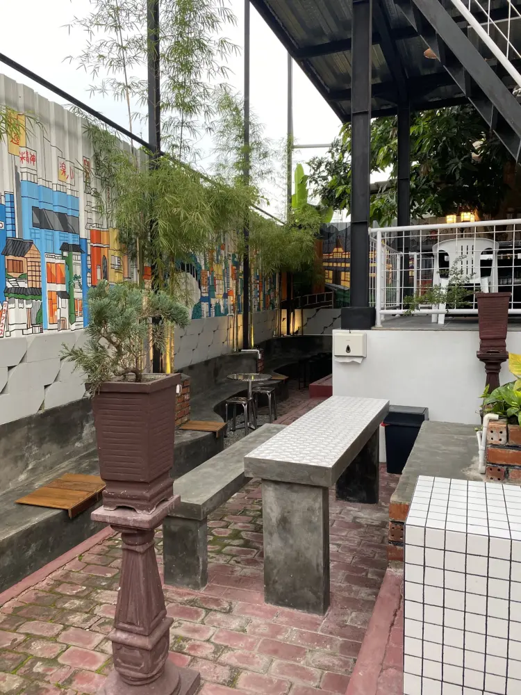 Second Cups Coffee & Space 4