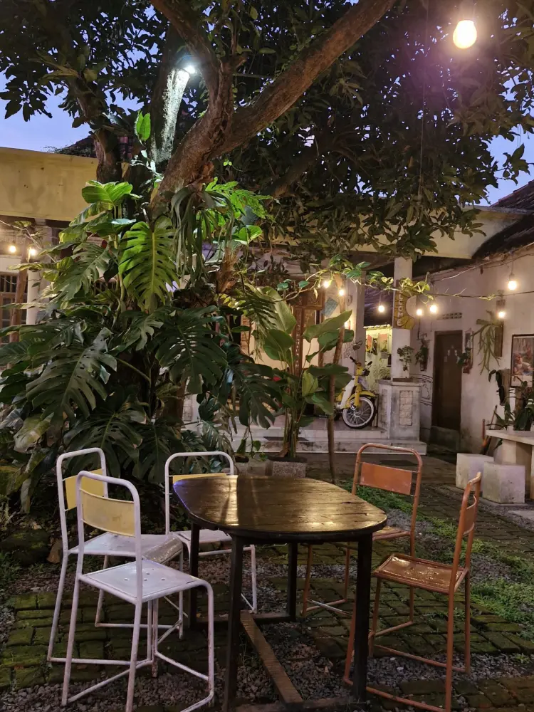 Kantin Bus 74 Coffee & Eatery 2