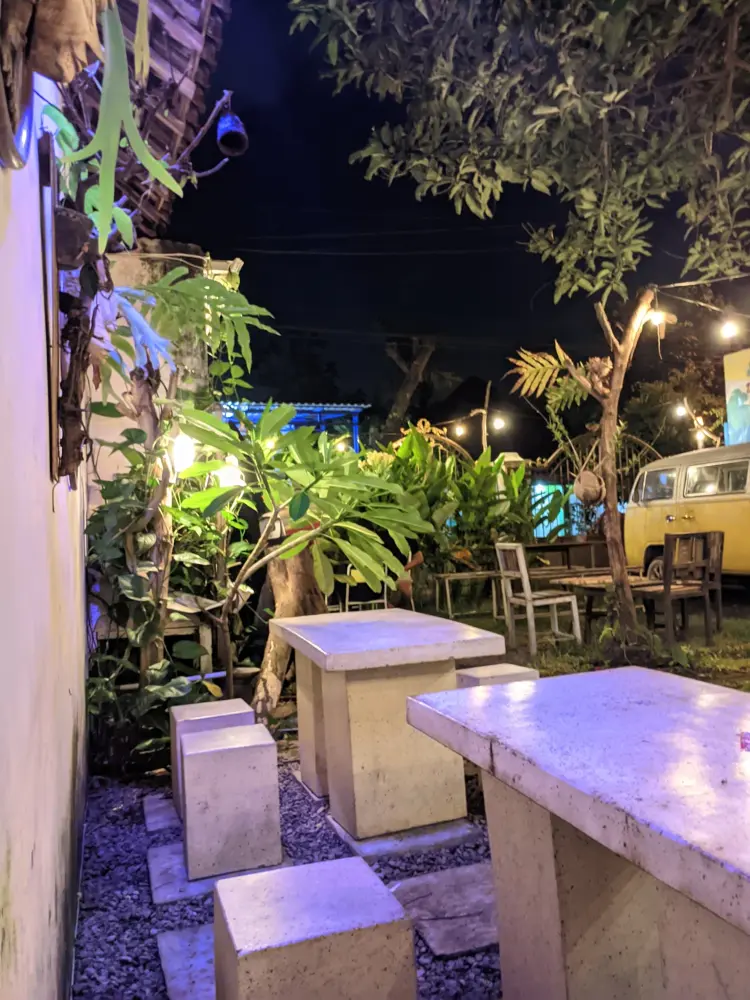 Kantin Bus 74 Coffee & Eatery 9