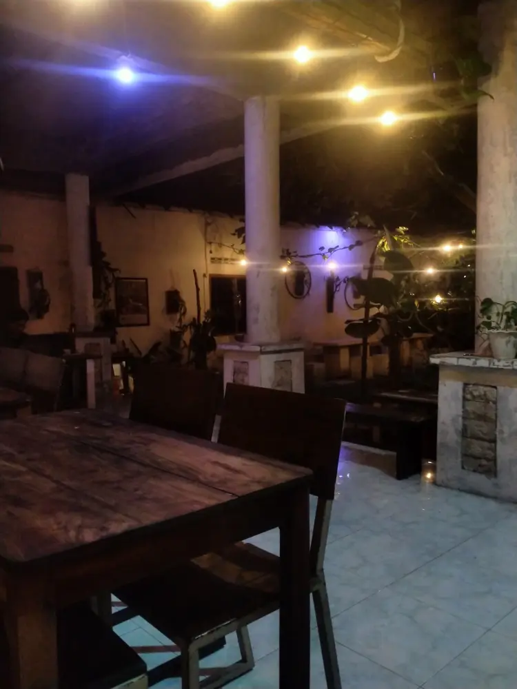 Kantin Bus 74 Coffee & Eatery 10